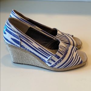 Toms-Blue & White Size 8 Canvas Wedges